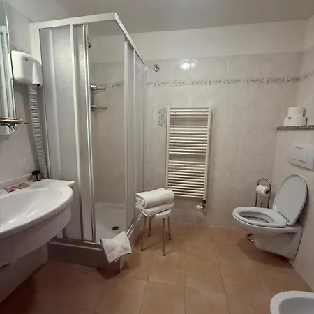 מלון Hotel Breuil ברויל-קרוויניה