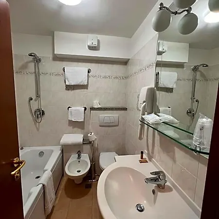 Отель Hotel Breuil 3*